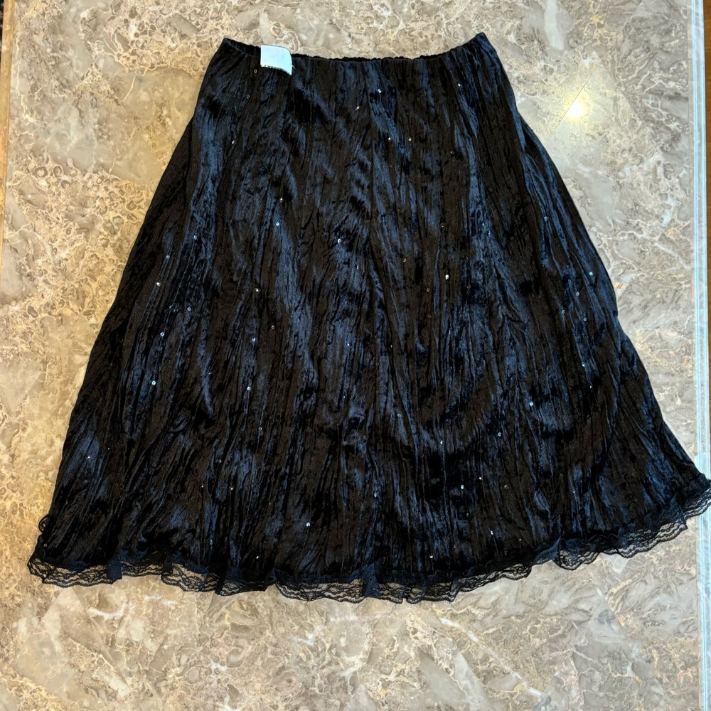 Vintage DKNY Black Velvet Sequin Skirt 
Size: Women’s 5–6